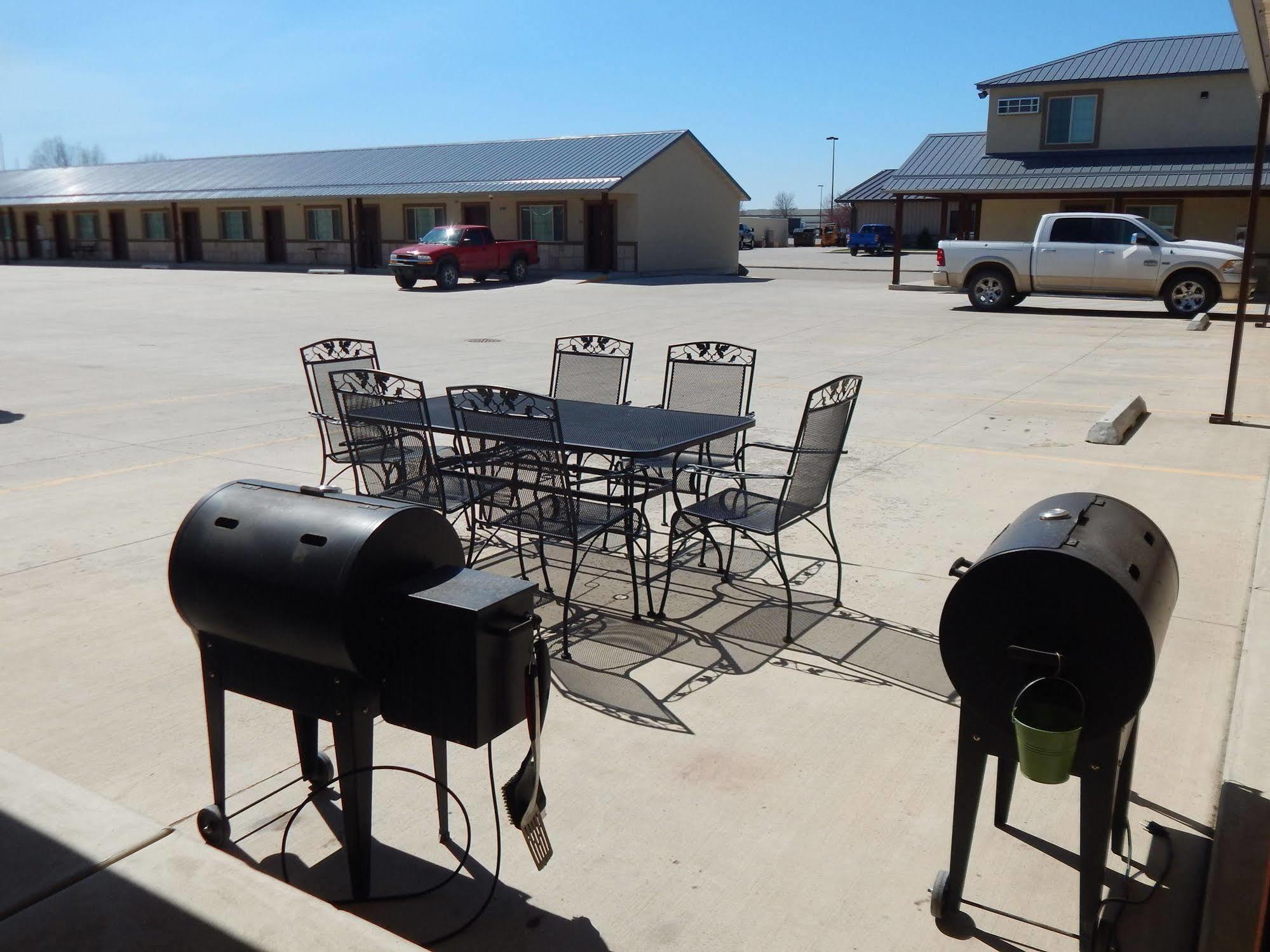 Winterton Suites Williston Exterior photo